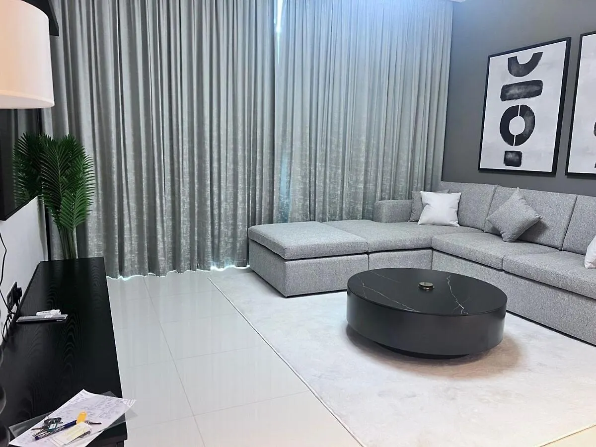 A Luxurious 2 Bedroom Emaar Beachfront Apartment In Palm Jumeirah Dubai