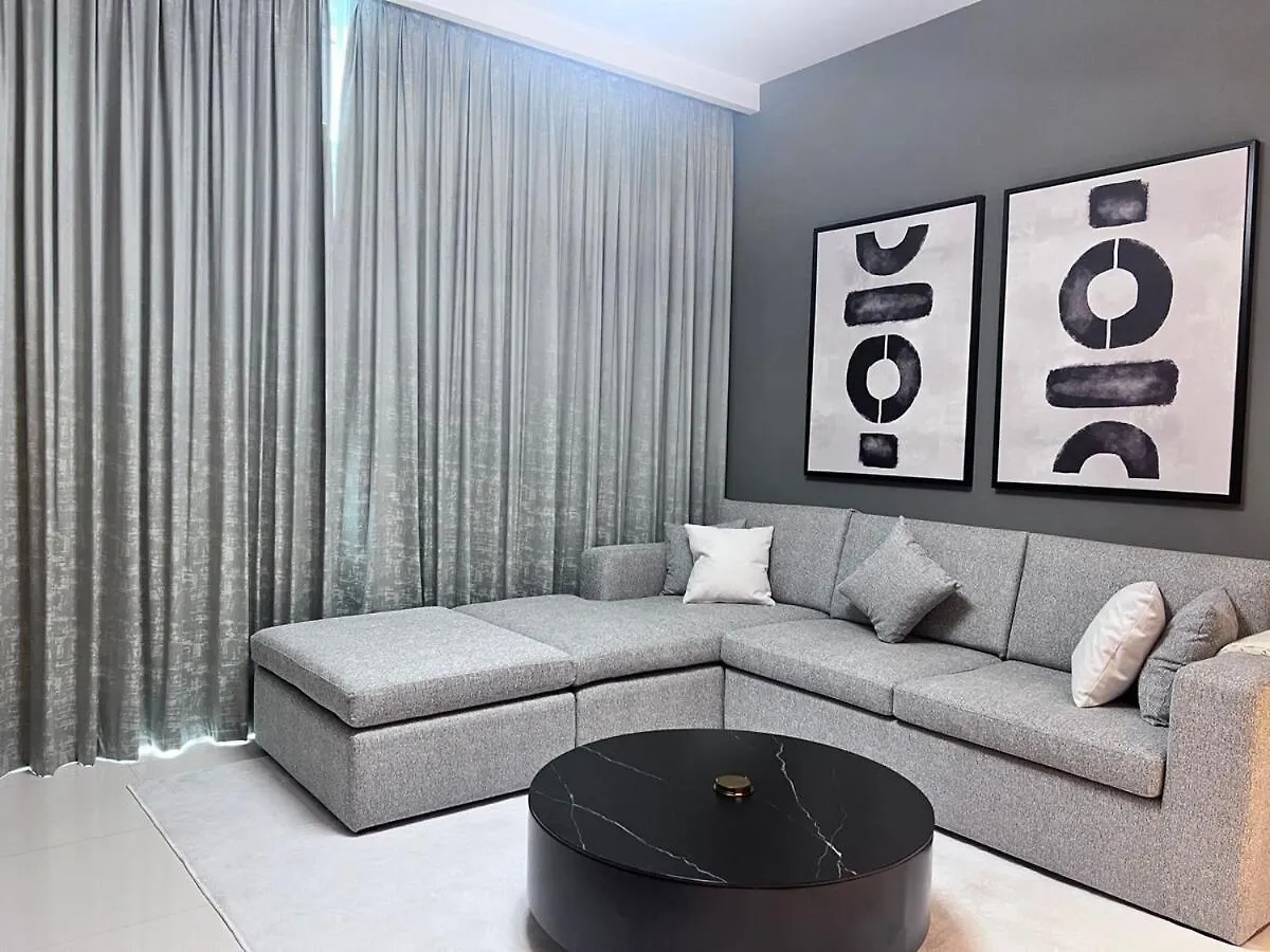 A Luxurious 2 Bedroom Emaar Beachfront Apartment In Palm Jumeirah Dubai