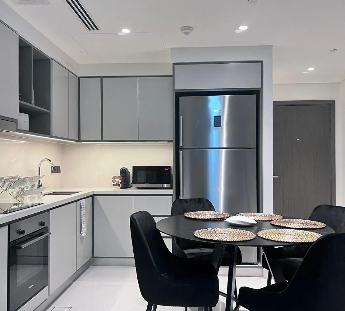 A Luxurious 2 Bedroom Emaar Beachfront Apartment In Palm Jumeirah Dubai 0*,  United Arab Emirates