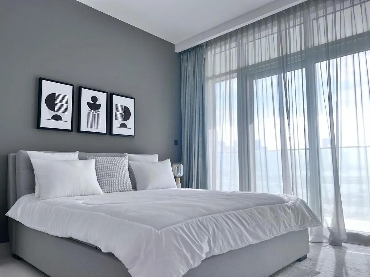 A Luxurious 2 Bedroom Emaar Beachfront Apartment In Palm Jumeirah Dubai