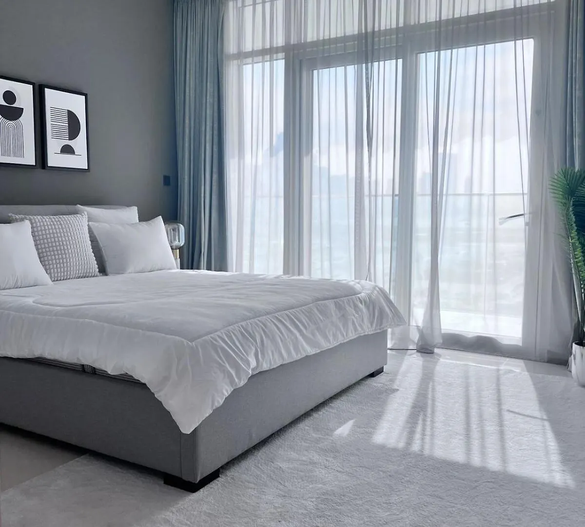 A Luxurious 2 Bedroom Emaar Beachfront Apartment In Palm Jumeirah Dubai 0*,  United Arab Emirates