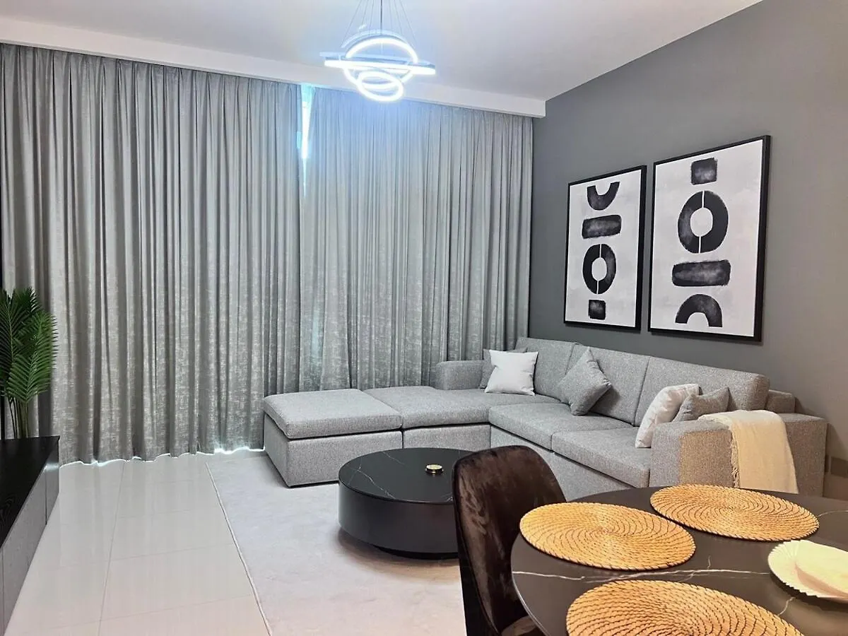 A Luxurious 2 Bedroom Emaar Beachfront Apartment In Palm Jumeirah Dubai