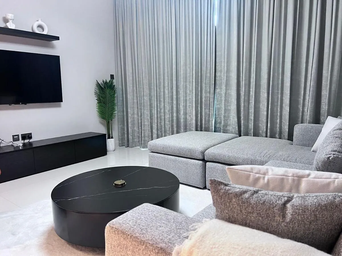 A Luxurious 2 Bedroom Emaar Beachfront Apartment In Palm Jumeirah Dubai