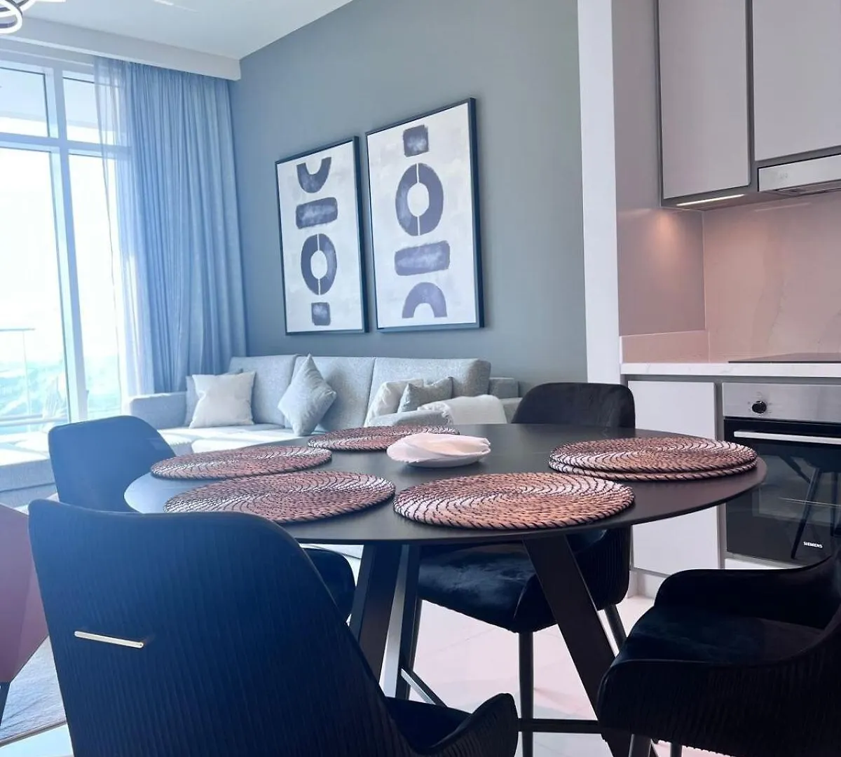 A Luxurious 2 Bedroom Emaar Beachfront Apartment In Palm Jumeirah Dubai
