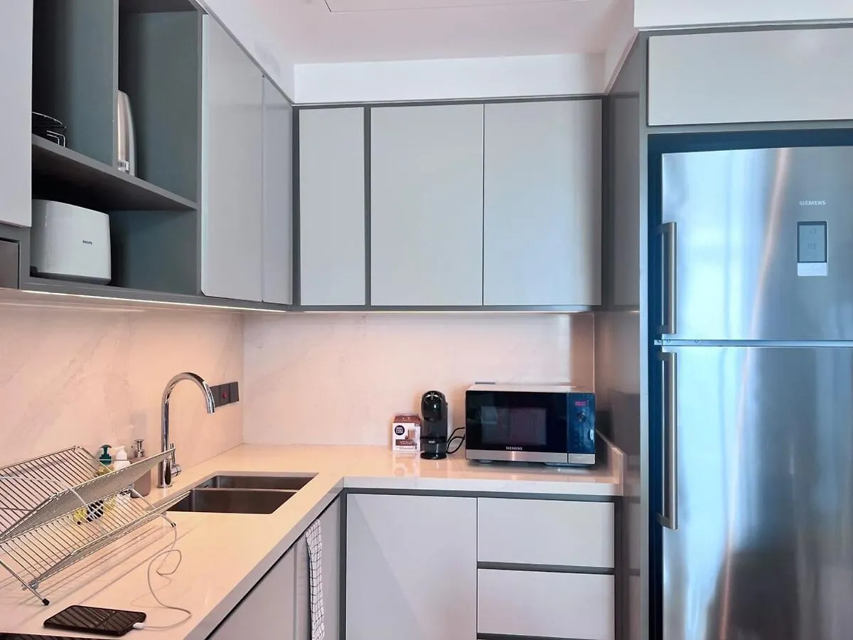 A Luxurious 2 Bedroom Emaar Beachfront Apartment In Palm Jumeirah Dubaj